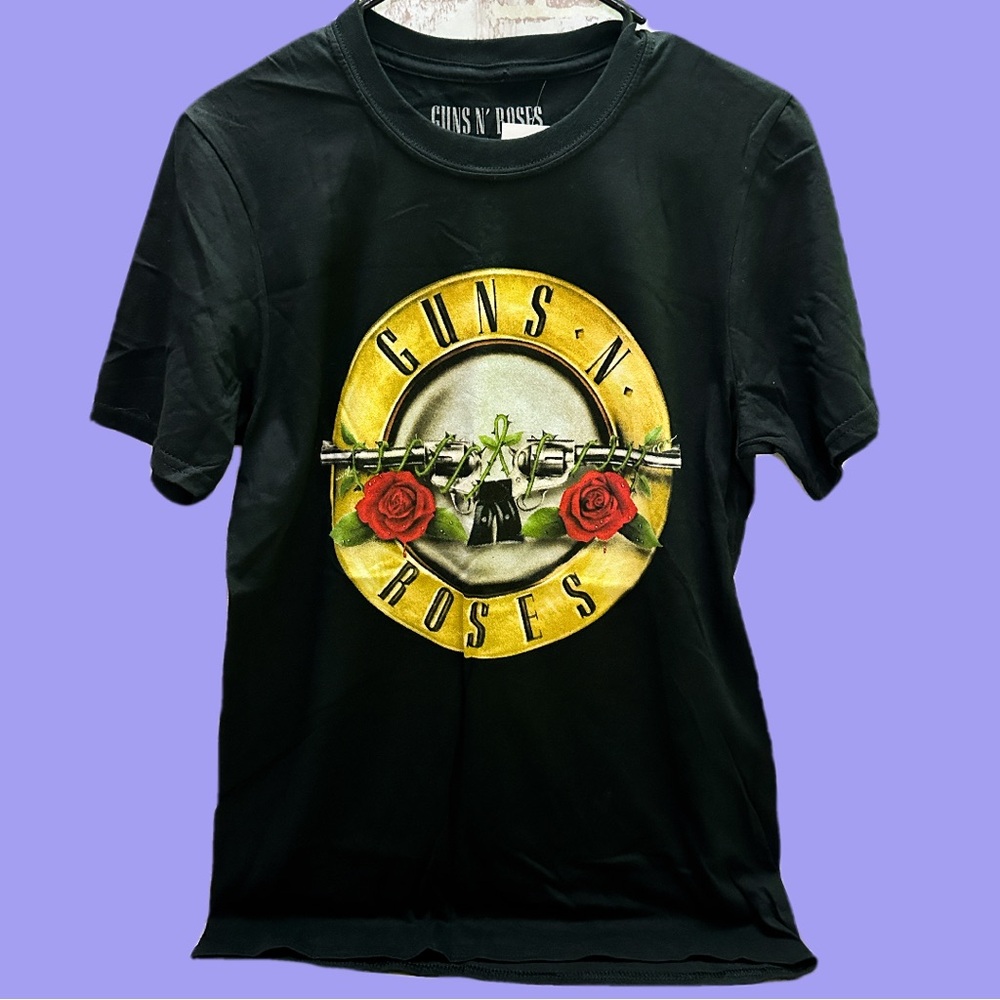 Guns N Roses  Men’s Black and Yellow Short Sleeve Tee size S
